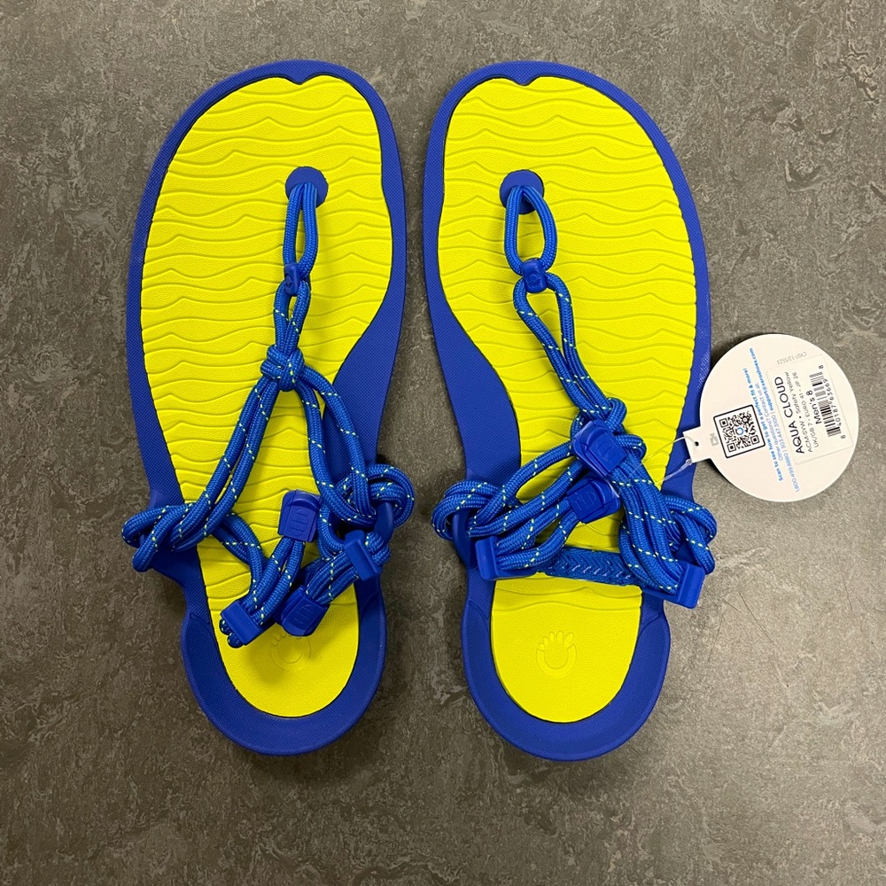 Xero Aqua Cloud sandals size 8